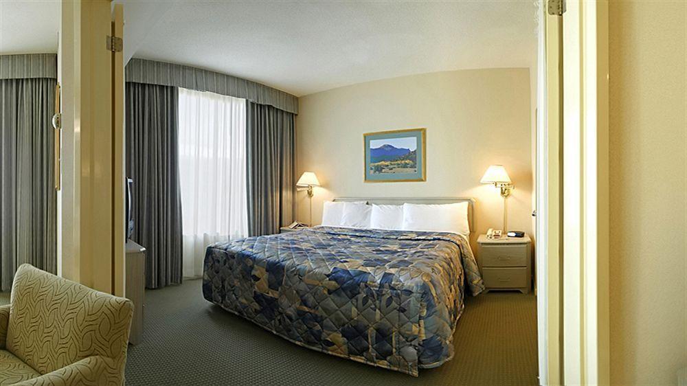 Towneplace Suites By Marriott Windsor Exterior foto